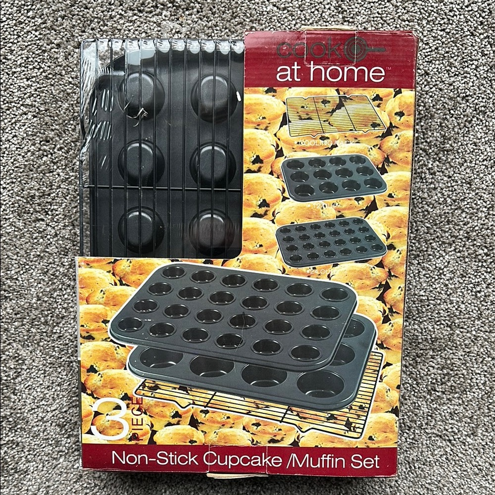 Non-Stick 3 piece Cupcake/Muffin Set - Picture 2 of 5